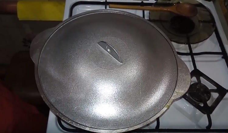 Намалете котлона до минимум и гответе каша под капака.