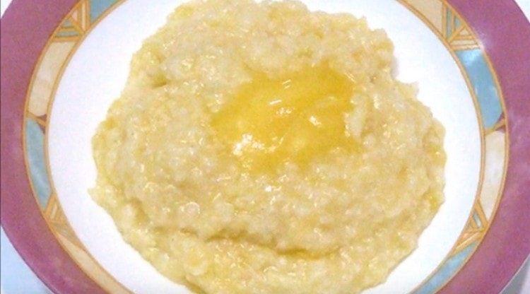 Вкусна просо каша с тиква на водата е готова.
