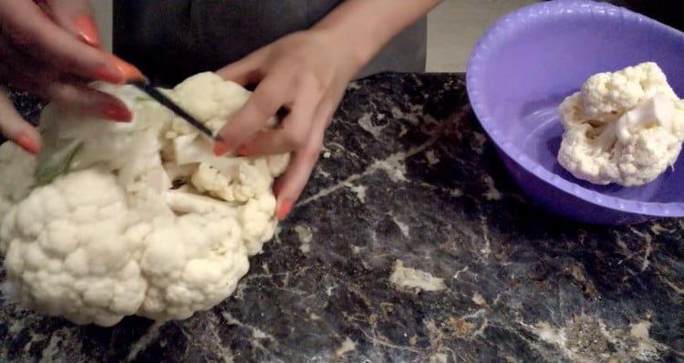 Capul de conopidă tăiat în inflorescențe.