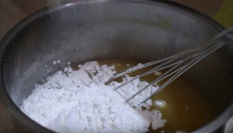 Se adaugă și amidon.