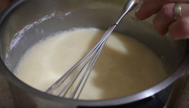 Amestecați masa până este netedă.