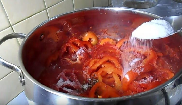 Ajouter le sucre et le sel.