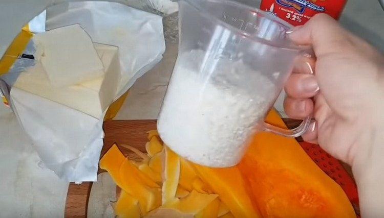 Le riz doit être soigneusement lavé.