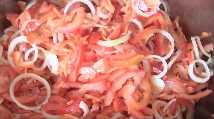 Zeleninu dobře promíchejte.