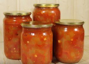 Готвене на вкусна салата от тиквички и черен пипер за зимата по рецептата със стъпка по стъпка снимки.