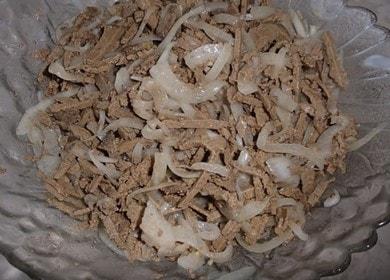 Как да научите как да приготвите вкусна салата от телешки черен дроб: рецепта 🥩