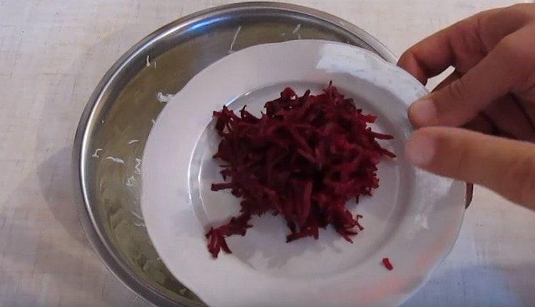 על פומפיה עדינה, שפשפו את הסלק.