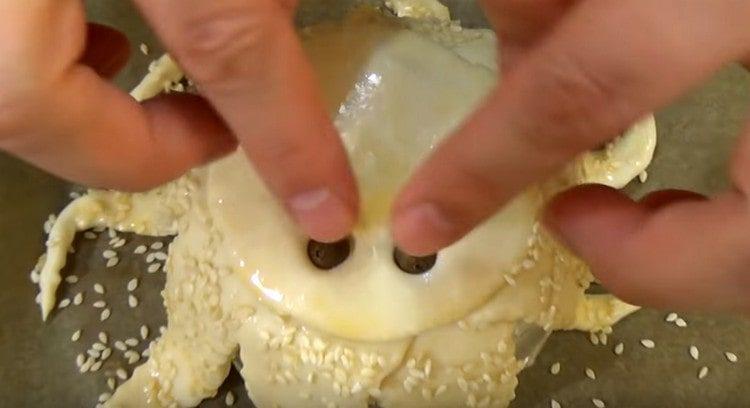 Des grains de poivre, nous formons des yeux de pieuvre.