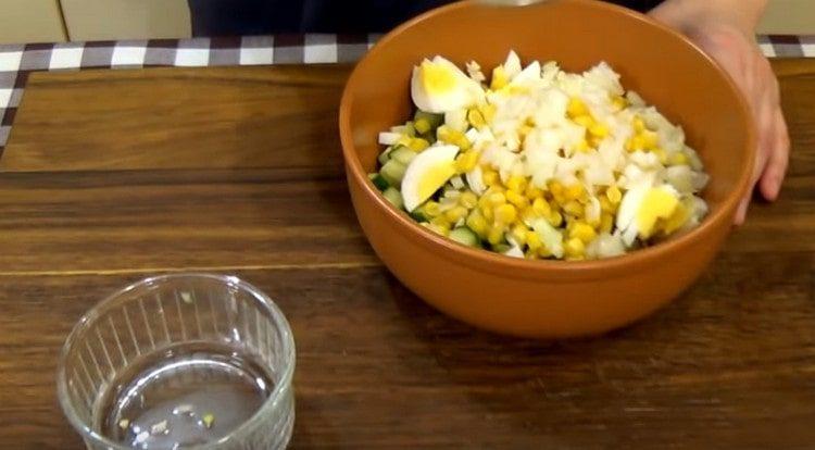 Ajouter les oignons marinés.