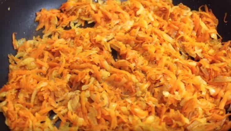 Sare și piper legumele, opriți.