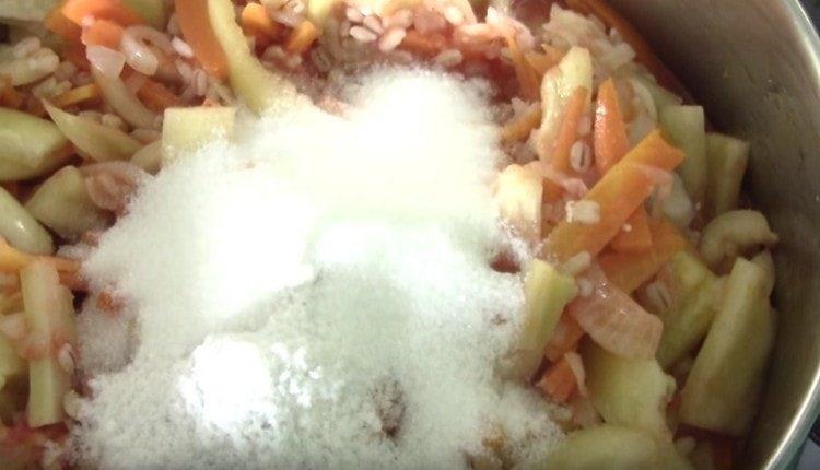 Ajoutez du sel et du sucre, mélangez le tout.