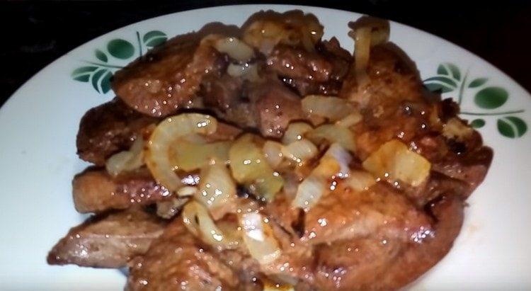 такава рецепта за готвене на свински черен дроб в тиган ви позволява бързо да получите деликатно и вкусно ястие.