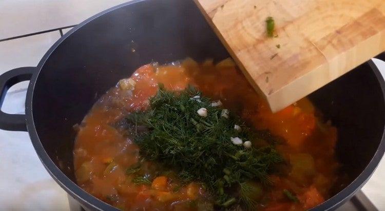 La final, adăugați ierburi provensale, usturoi după gust, mărar tocat.