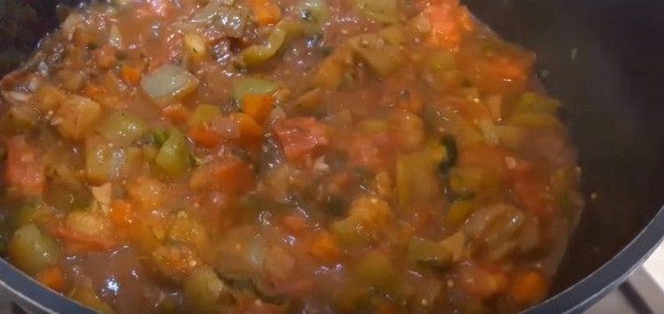 Legume delicioase sărate gata.