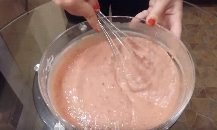 Se amestecă aluatul hepatic.