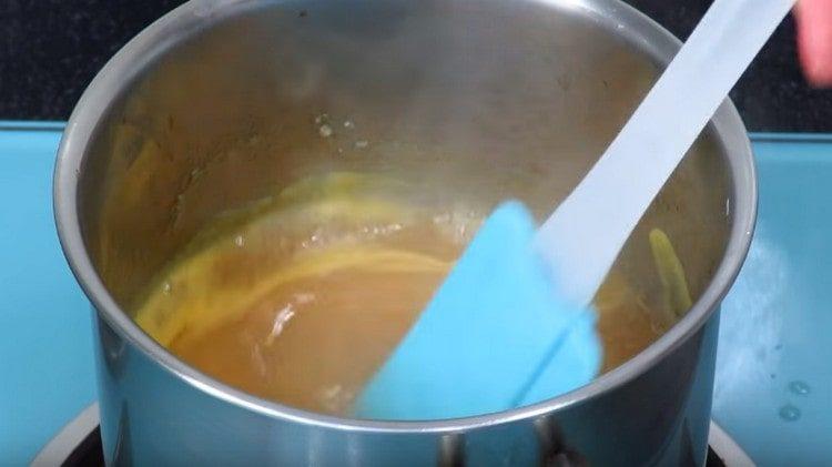 Din cauza amidonului, sosul a devenit mai gros.