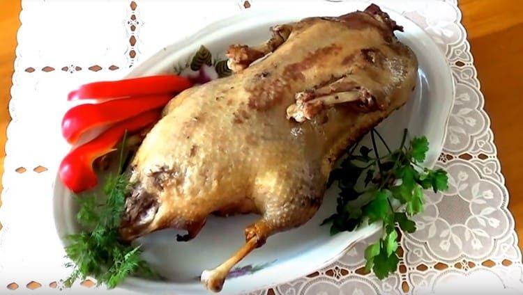 Rața este moale și suculentă.