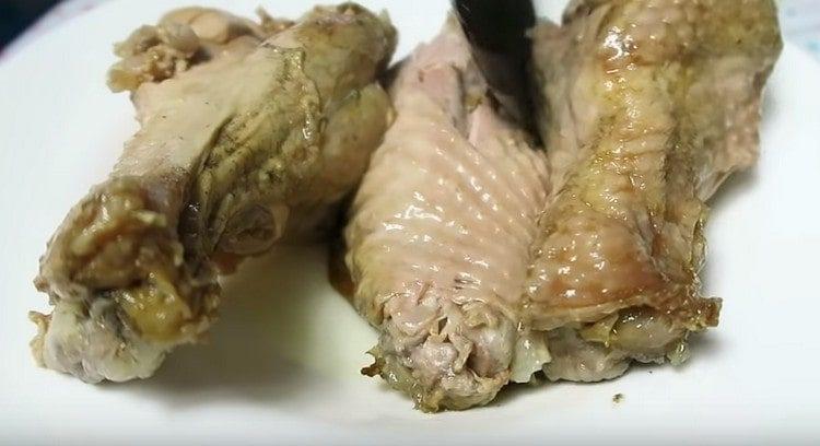 Din bulionul finit obținem legume și carne.