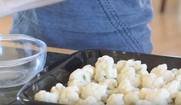 Cuire le chou au four pendant 20 minutes.