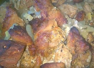 Нежни свински шишчета върху лук възглавница в ръкав на фурна 🍢