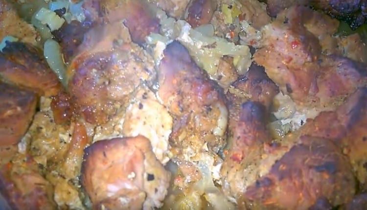 Ето такова прекрасно барбекю във фурната от свинско месо в ръкава, който сме приготвили.