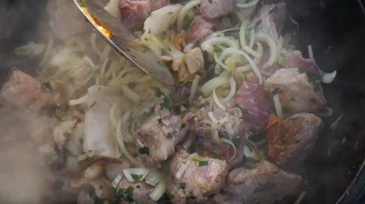 Смесете отново съставките.