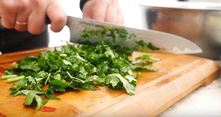 Смелете китка магданоз.