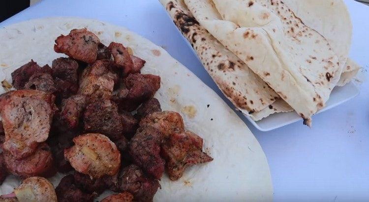 Les brochettes cuites au tandoor sont douces, délicates et juteuses.