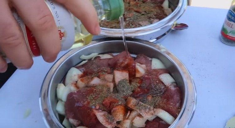 Ajoutez de l'huile d'olive.