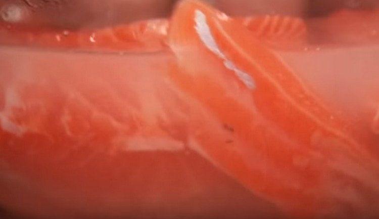 Marinate fish slices in water with salt and sugar.