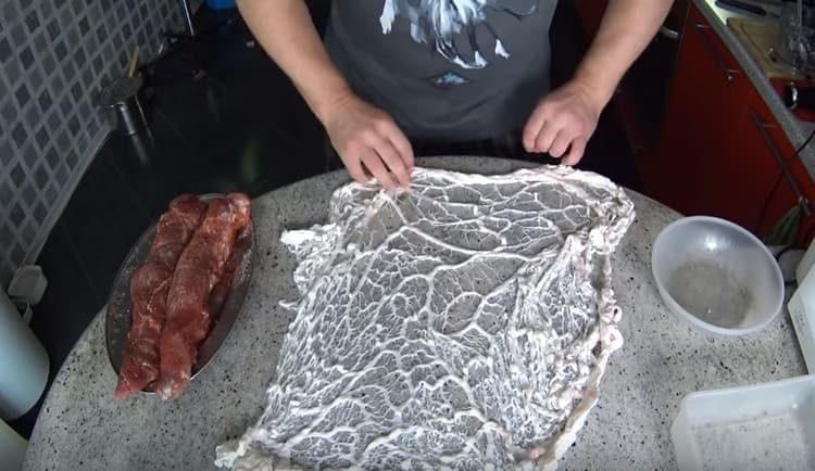 Extendemos la grilla gruesa sobre la mesa.