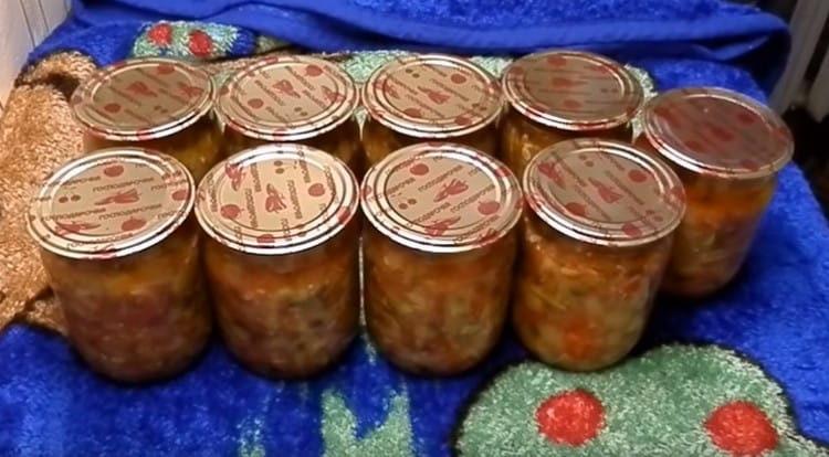 Както можете да видите, тиквички от тиквички за зимата се приготвят лесно и бързо.