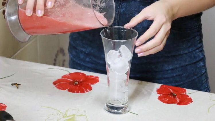 להכין כלים וקרח