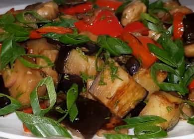 Delikat aubergine salat med svampe 