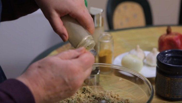 Tilsæt krydderier efter smag.