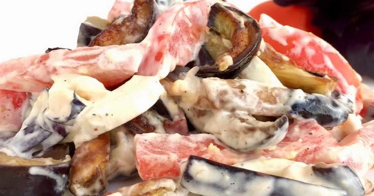 патладжан с чесън и майонеза готов