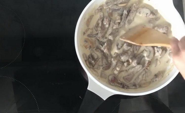 Bereiten Sie die Zutaten zum Kochen vor.