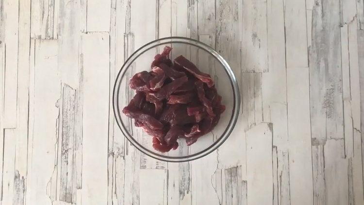 Beef Stroganoff mit Pilzen kochen