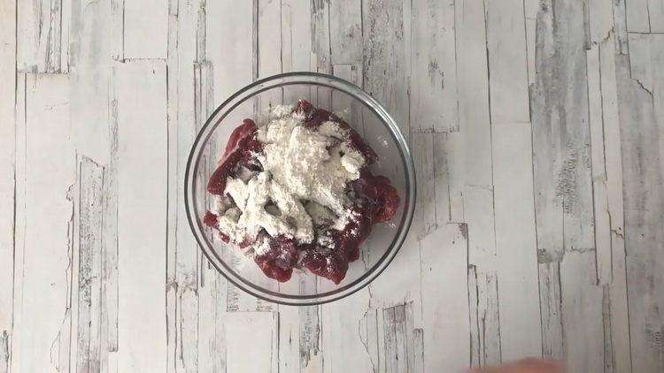 Bereiten Sie die Zutaten zum Kochen vor.