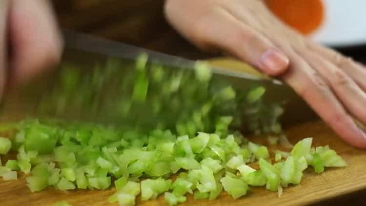 Para sa pagluluto, i-chop celery