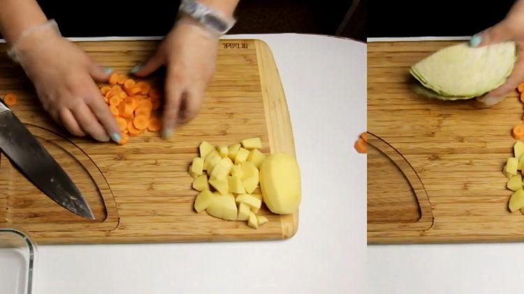 Ihanda ang mga sangkap para sa pagluluto.