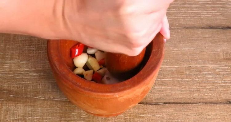 Para cocinar, amase en un mortero para condimentar.