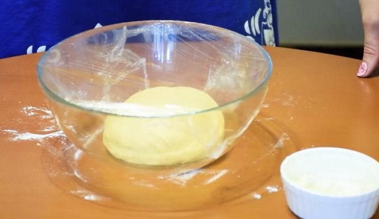 puneți aluatul pentru dovadă