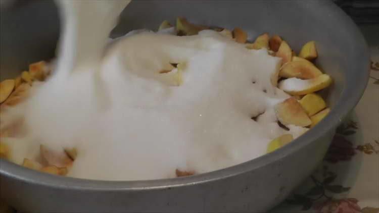 umplem gutui cu zahăr