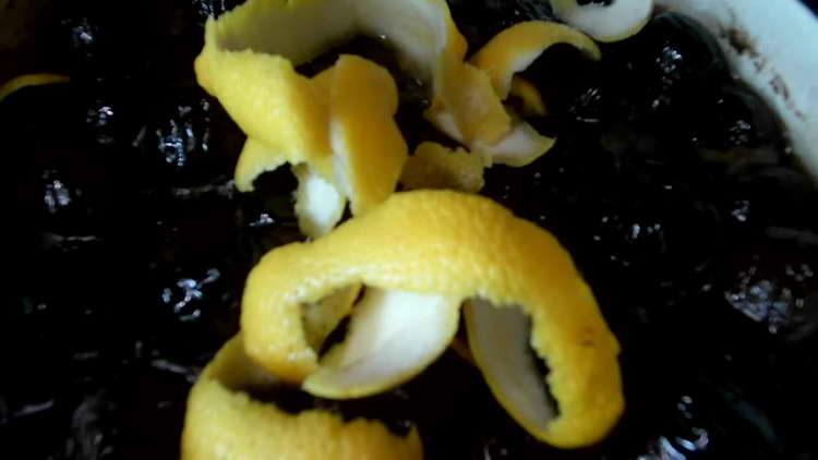 adicione raspas de limão à geléia