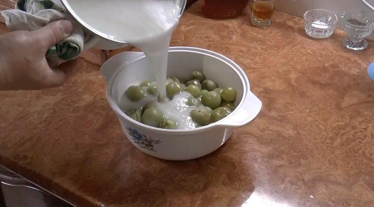 şurubu ile domates dökün