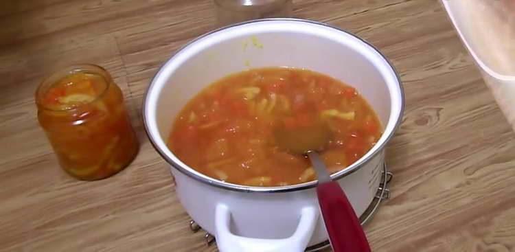 gieße die Marmelade in die Ufer