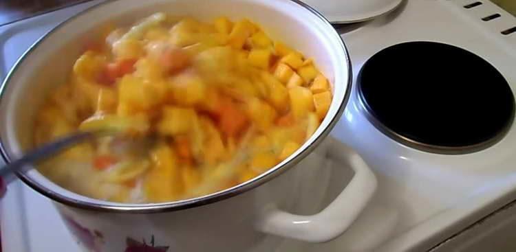 stell die Pfanne auf das Feuer