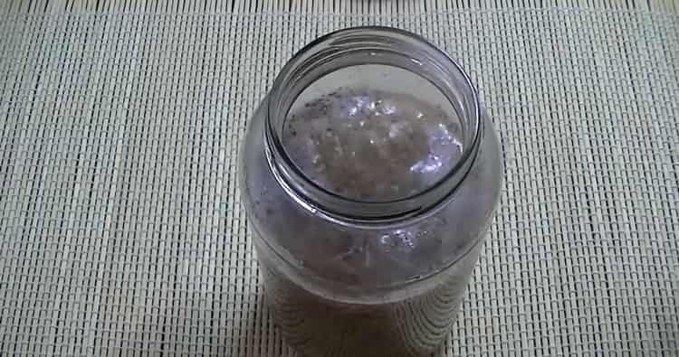 Para preparar el plato, llenar con agua.