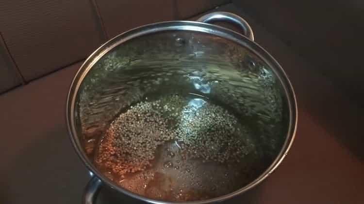 Pregătiți ingredientele pentru gătit.